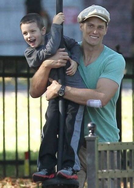 It happened moments after brady secured his 10th trip to the. John Edward Thomas Moynahan- Meet Son Of Tom Brady | VergeWiki