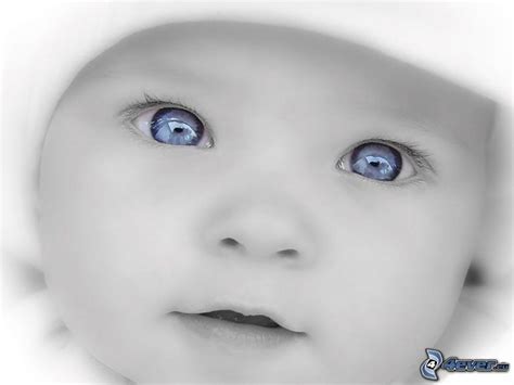 Niño De Ojos Azules