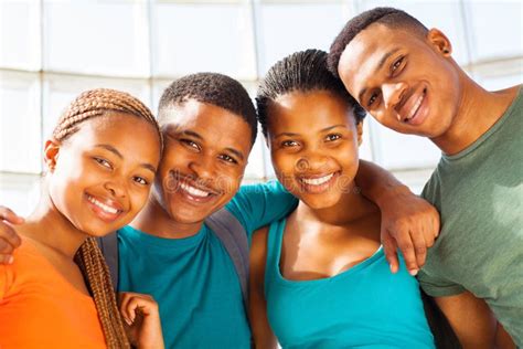 Jeunes étudiants Africains Image Stock Image Du Sourire 33011361