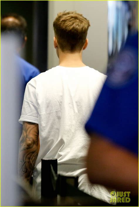 Photo Justin Bieber Pants Slide Down Low Airport 25 Photo 3096175 Just Jared Entertainment