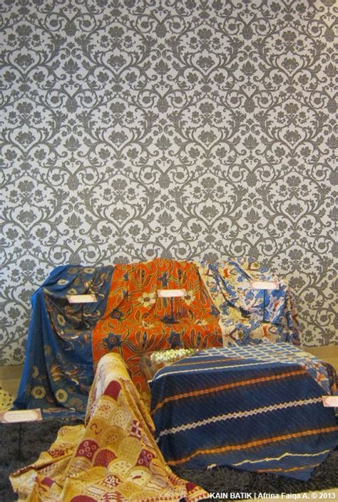 Jadi, ambil kain batik yang akan diwarnai, lalu celupkan ke dalam larutan pewarna nomor 1 dahulu. Pakaian Anak Dengan Unsur Batik ~ Dunia Afrina