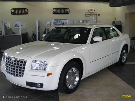 2005 Cool Vanilla Chrysler 300 Limited 15062796 Car