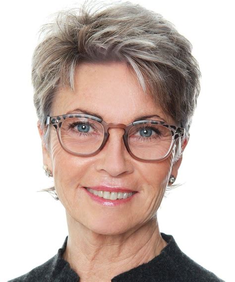 21 Short Hairstyles For Women With Grey Hair And Glasses Updated 2021