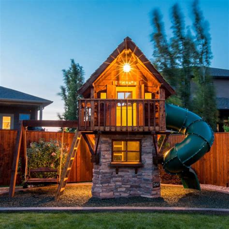 This Dad Builds Awesome Playhouses Including Riley Currys Barn