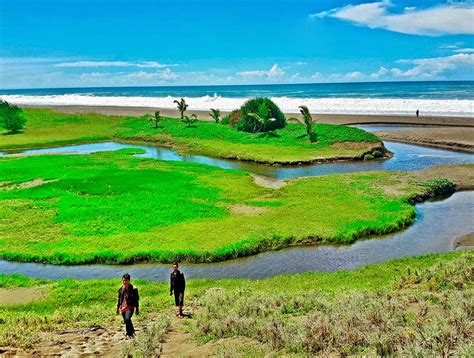 Di pantai ini kamu bisa penasaran dengan aliran sungai di pantai? Laguna Tersembunyi Pantai Bopong Puring Kebumen - WISATA ...
