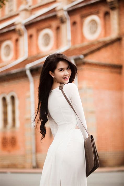 Ngoc Trinh In Traditional Vietnam Dress Sexy Girl Viet Nam Bikini