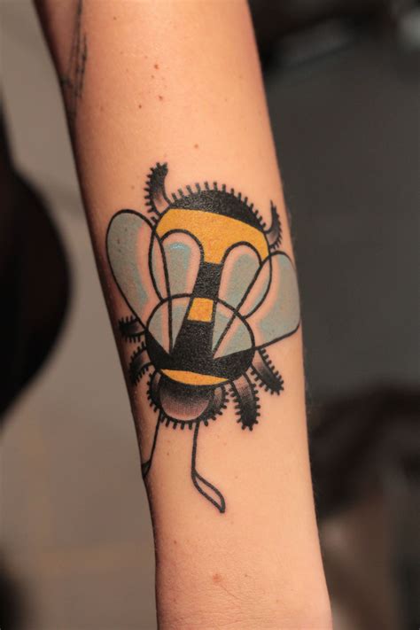 Tattoo Bumblebee