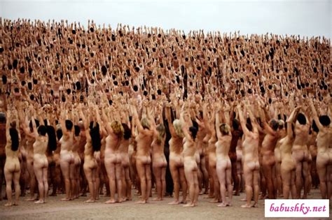 Обнаженные женщины и девушки показывают задницы Эротика фото и голых