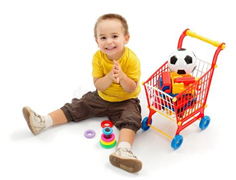 Niño Pequeño Feliz Jugando Con Los Nuevos Juguetes Imagen De Archivo