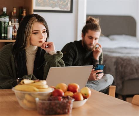 Uzale Nienie Od Internetu Objawy I Leczenie Radio Bezpieczna Podr