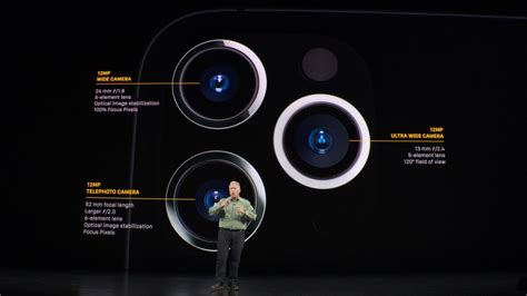 You simply use the zoom icons at the bottom of the viewfinder. iPhone 11 Proの3眼カメラでなにできる？ #AppleEvent | ギズモード・ジャパン