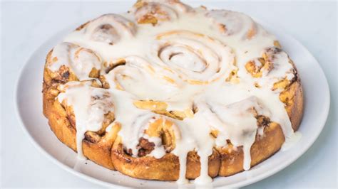 In a medium bowl, mix the sugar, butter and vanilla extract. Cinnamon Rolls With Cream Cheese Icing Without Powdered ...