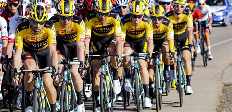 The team consists of four sections: 'Jumbo-Visma in 2021 op fietsen van Cervélo'