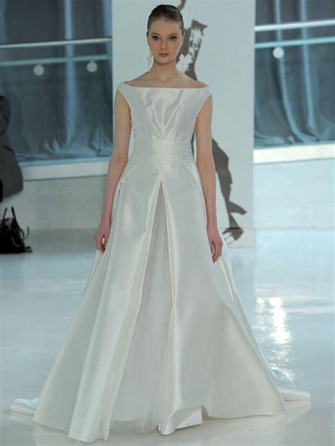 Peter langner couture — via bigli 19, 20121 милан — оценка 4.7 на основании 22 отзывов «nel lontano 2003 mi sono sposata con un abito peter langner. Peter Langner Spring 2018 Collection: Bridal Fashion Week ...