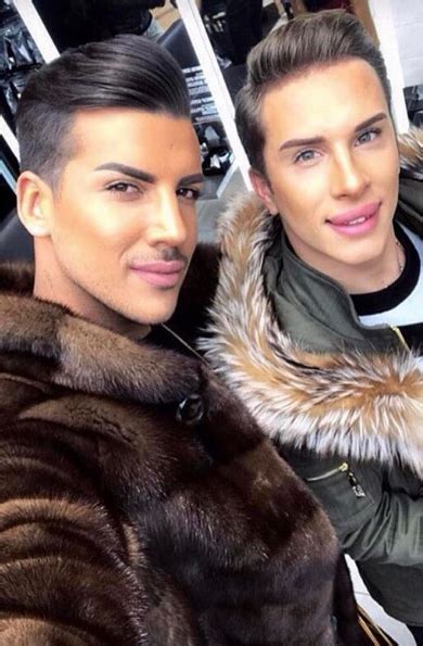 Estetiğe uğramayan kemerli burnu, kaşları,dolgu olmamış dudakları ile oldukça komik görünen kerimcan durmaz 'ın şok eden videoları da sosyal medyada. Kerimcan Durmaz'ın kankası Samet Liçina'nin bu aşkı tam 7 saat sürdü - Internet Haber