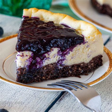 First prize blueberries contain antioxidants called anthocyanins that may help protect healthy body cells from oxygen damage. Ricotta Cheesecake with Blueberry Sauce - amazing low calorie dessert