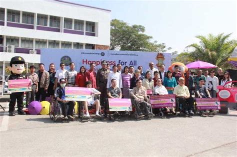 ขนส่งลำพูน รณรงค์ขับขี่ปลอดภัย มอบรถเข็นช่วยคนพิการ - Chiang Mai News