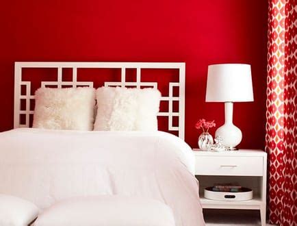 Malen sie eine wand mit rubinrot und es wird. Schlafzimmer Rot - 50 Schlafzimmer Inspirationen in rot ...