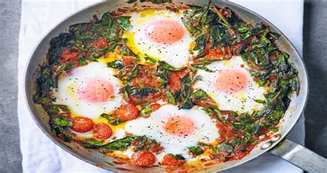 Baked Eggs With Spinach Tomato Red Pepper And Chorizo Sauce Healthy