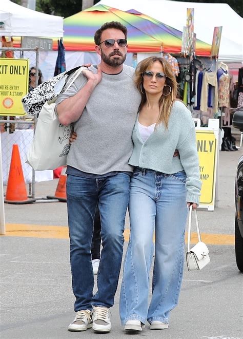 Ben Affleck Jennifer Lopez Cozy Up At Flea Market After His Intimate