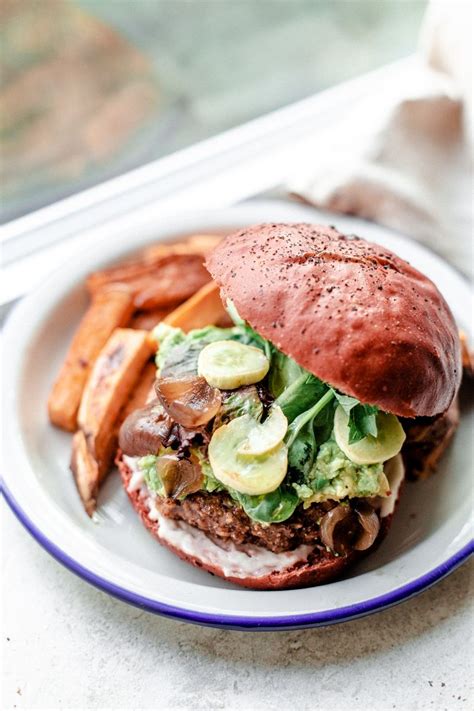 La recette aux tomates et à la mozzarella sera parfaite en été, tout comme celle des galettes aux courgettes et au chèvre ou celle des galettes de sarrasin épinards oeuf. Red Bean Burger végétarien, recette galette végétarienne ...
