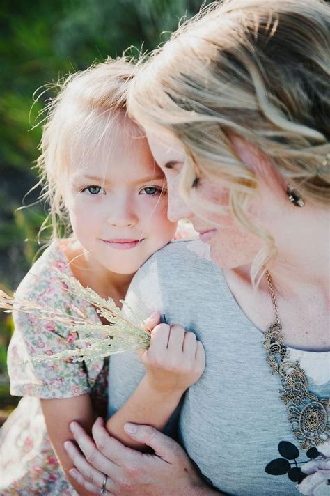 10 Perfect Mother And Daughter Photo Ideas 2024