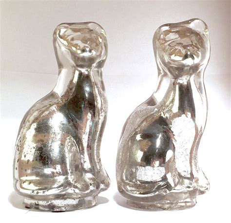 Interesting Glass Cats Decor