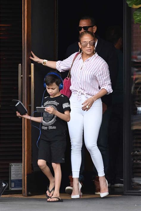 Jennifer Lopez Wears J Brand Maria Skinny Jeans In Blanc The Jeans Blog