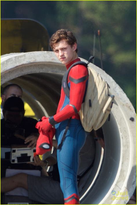 Submitted 5 years ago by thorlebanana. What's Different About Tom Holland's Spider-Man Suit? Web ...