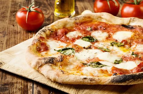 How to Enjoy Authentic Pizza in Italy - My Italian Link