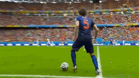 In deze categorie vindt u geweldige nederland vlag afbeeldingen en bewegende nederland vlag gifs! New Camera Angle of Robin van Persie's Wonder-Goal Is Even ...