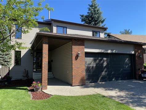 Royal Pebble Clay Vinyl Siding Renovation — Blue Jay Exterior Renovations