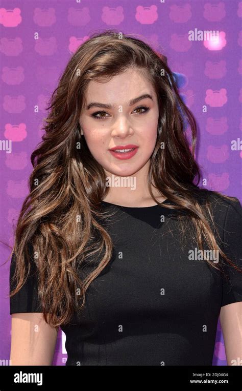 Hailee Steinfeld Attends The 2016 Radio Disney Music Awards On April 30