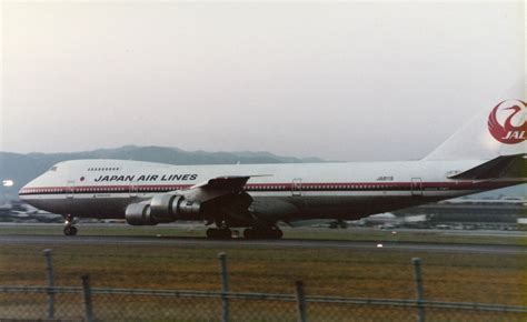 Japan airlines flight 123 (日本航空123便, nihonkōkū 123 bin) was a scheduled domestic japan airlines passenger flight from tokyo's haneda airport to osaka international airport, japan. #OnThisDay in 1985, Japan Airlines Flight 123 crashes into ...