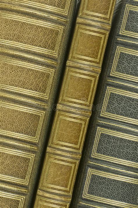 Três Bordas Dos Livros Velhos Imagem de Stock Imagem de placa ligar