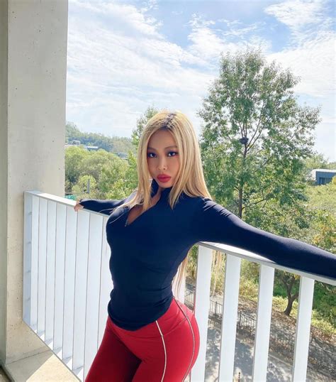 Jessi Shows Off Her Thicc Curves And Says You Can T Refund This View Allkpop