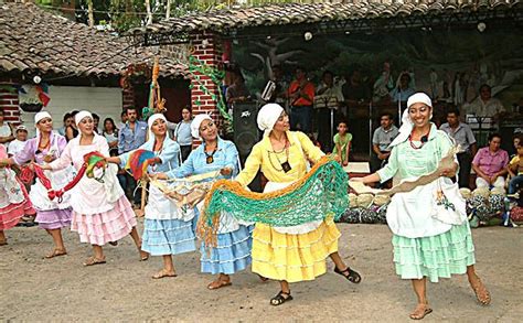 Danzas Folkloricas De El Salvador Traditional Dresses Lily Pulitzer