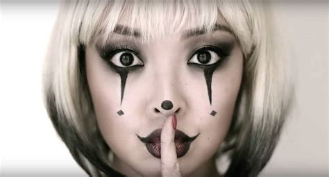 This unique look is easy and awesome for halloween! 8 Easy Halloween Makeup Tutorials For the Cheap & Lazy ...