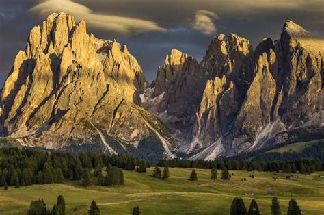 Not forgetting, of course, the enchanting belluno dolomites and the alpe di siusi / seiser alm and val d'ega / eggental holiday regions. Hotel Touring - Val Gardena - Dolomites