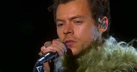 Harry Styles Un Gender Reveal Pendant Un De Ses Concerts