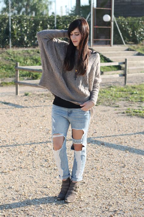 Check spelling or type a new query. Un outfit casual per la domenica...E i miei ripped jeans ...