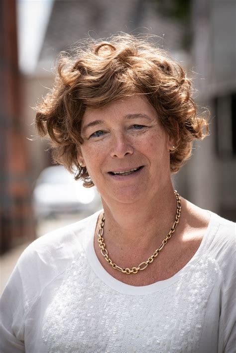 L'eurodeputata transgender dei verdi petra de sutter è la nuova vice prima ministra del nuovo governo belga e nuova ministra della pubblica amministrazione. De lockdown van Petra De Sutter: "Videogesprekken ...