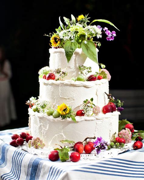 A Colorful Rustic Destination Wedding In Maine Fresh Flower Cake