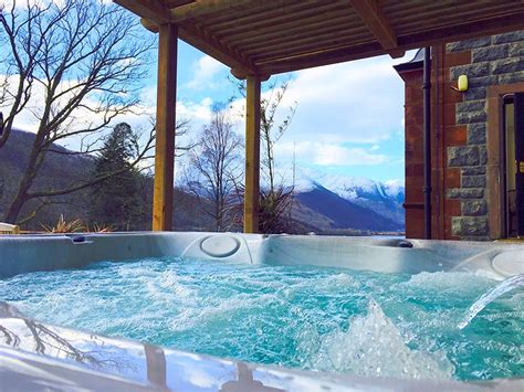 Who would have thought, right? Top 10: Amazing Hot Tub Hotels | H2O Hot Tubs UK