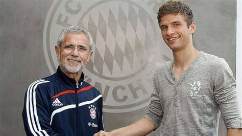 Es besteht eine verblüffende ähnlichkeit zu gerd müllers tor zum 2:1 im wm. Gerhard "Gerd" Müller and Thomas Müller | Athletic jacket
