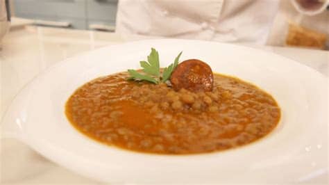 Sirve las lentejas con los platanitos el cilantro y el queso panela. Receta de lentejas con chorizo - YouTube