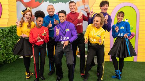 The Wiggles Welcome Diverse Members With Fruit Salad Tv Youtube