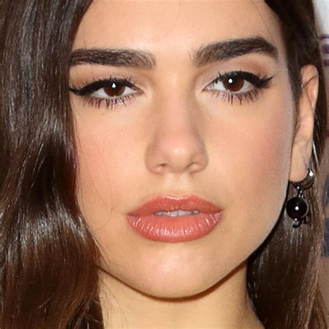 Dua Lipa S Makeup Photos Products Steal Her Style