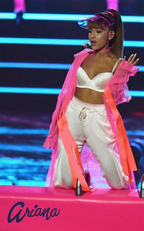Attentat De Manchester Ariana Grande Au Chevet De Ses Fans Blessés Après Son Concert Du 22 Mai