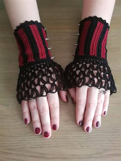 Victorian Fingerless Gloves Crochet Pattern